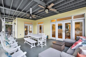 Outdoor dining - Beach Days Made Simple, Memories Made Easy | Heated Pool Access (Tybee Island)