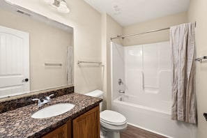 Towels - Oceanfront vacation rental with pool, hot tub, and game room—perfect for families and groups (North Myrtle Beach)