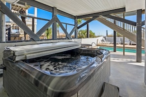 Terrace/patio - Oceanfront vacation rental with pool, hot tub, and game room—perfect for families and groups (North Myrtle Beach)