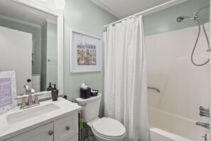 Towels - Direct oceanfront luxury on the 1st floor—step from balcony to beach in seconds (North Myrtle Beach)