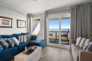 TV - Direct oceanfront luxury on the 1st floor—step from balcony to beach in seconds (North Myrtle Beach)