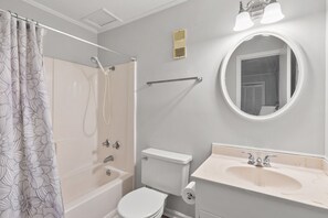 Shower, towels - Cozy side-view ocean condo with balcony, pool access, and easy beachside living (North Myrtle Beach)