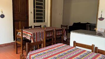 Standard Twin Room, Patio, Courtyard View | Dining