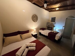 Suite familiar, varias camas, patio, vistas al jardín | Wifi gratis