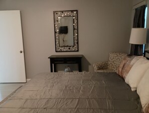 2 slaapkamers, een strijkplank/strijkijzer, wifi, beddengoed