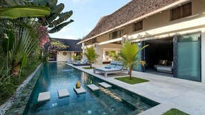Outdoor pool - Casa Mateo – Sumptuous Luxury 6-Bedroom Villa with Private Pool (badung)