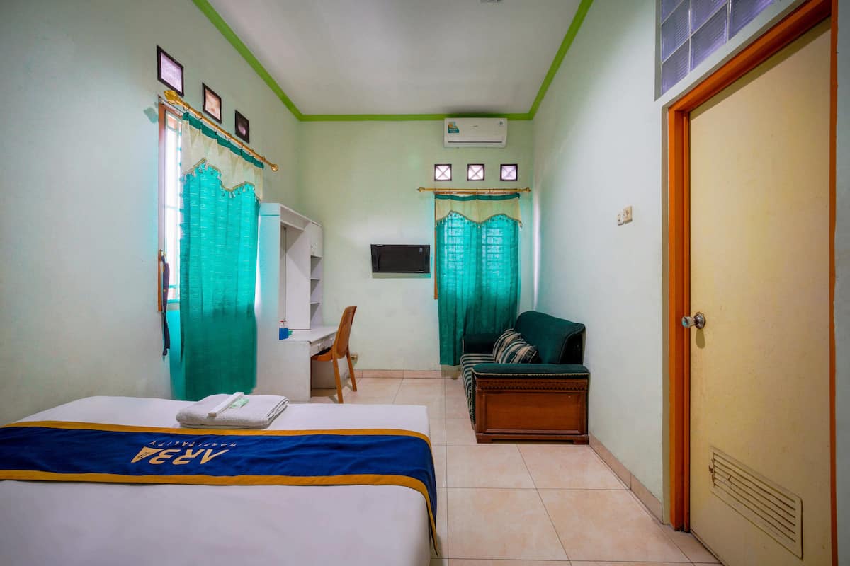 Standard Double Room | Desk, free WiFi