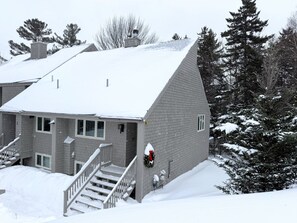 Exterior - R1 Renovated ski-in ski-out condo in Bretton Woods with fireplace (Bretton Woods)