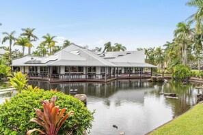 Exterior - Golden Beach Getaway - Oaks Oasis Resort (Caloundra Region)