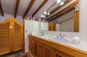 A wooden vanity with two sinks, a mirror, and a towel. - SORT NOVA - Beautiful villa with private pool and free Wifi (Montuïri)