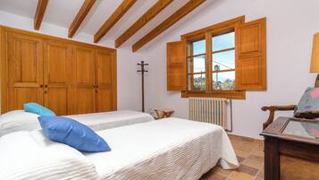 3 chambres, fer et planche à repasser, Wi-Fi gratuit, draps fournis