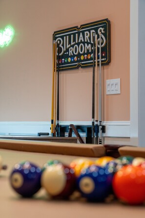 Games room - Lux ATL Estate Pool/Hot tub/Sauna/Pickleball/Game room/Indoor-outdoor Theater (Atlanta)