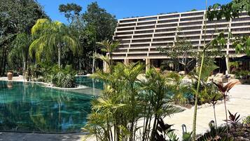 2 outdoor pools