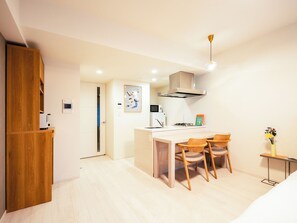 Deluxe Studio Apartment | Pimennysverhot, silitysrauta/-lauta, ilmainen Wi-Fi, vuodevaatteet