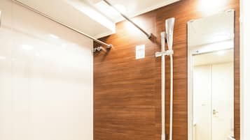 Executive Studio Apartment | Bathroom | Hair dryer, slippers, bidet, towels