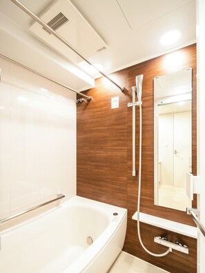 Executive Studio Apartment | Kylpyhuone | Hiustenkuivaaja, tohvelit, bidee, pyyhkeet