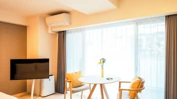 Executive Studio Apartment | Dining room