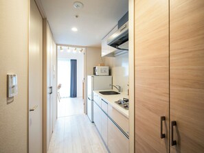 Executive Studio Apartment | Private kitchen | Fridge, microwave, stovetop, toaster - Section L Residence Moto-Azabu (Tokyo)