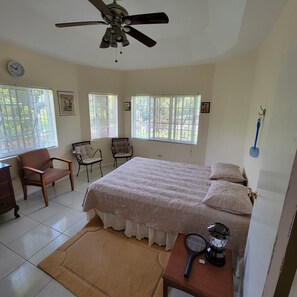 Iron/ironing board, WiFi, bed sheets - Beautiful 2-bedroom house in enchanting Woodside perfect for relaxing stays (Woodside)