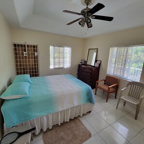 Iron/ironing board, WiFi, bed sheets - Beautiful 2-bedroom house in enchanting Woodside perfect for relaxing stays (Woodside)