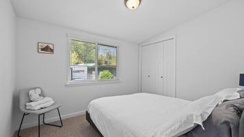 4 bedrooms, free WiFi, bed sheets