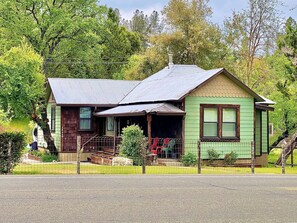 Exterior - Cozy 4-bedroom house in downtown Groveland (Groveland)