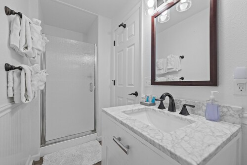 Cozy 4-bedroom house in downtown Groveland