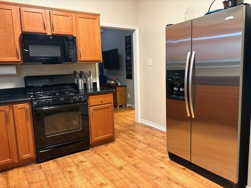 Cozy, Family Friendly 3-bedroom 2-bath house in South College Station