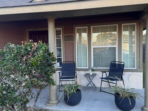 Terrace/patio - Cozy, Family Friendly 3-bedroom 2-bath house in South College Station (College Station)