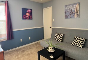 TV - Cozy, Family Friendly 3-bedroom 2-bath house in South College Station (College Station)