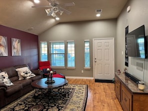 TV - Cozy, Family Friendly 3-bedroom 2-bath house in South College Station (College Station)