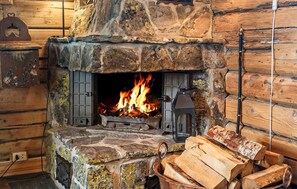 Fireplace - 2 bedroom gorgeous home in Svingvoll (Svingvoll)