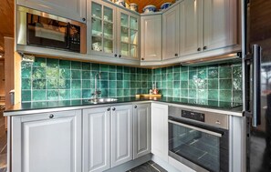 Fridge, microwave, oven, stovetop - 2 bedroom gorgeous home in Svingvoll (Svingvoll)