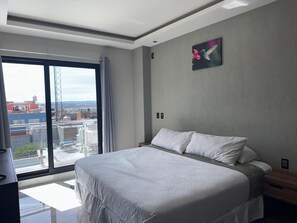 3 bedrooms, iron/ironing board, free WiFi, bed sheets - Spectacular location/New/Modern/Spacious/Luxury - 10 minutes away from downtown (Tepatitlán de Morelos)