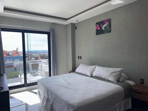 Spectacular location/New/Modern/Spacious/Luxury - 10 minutes away from downtown