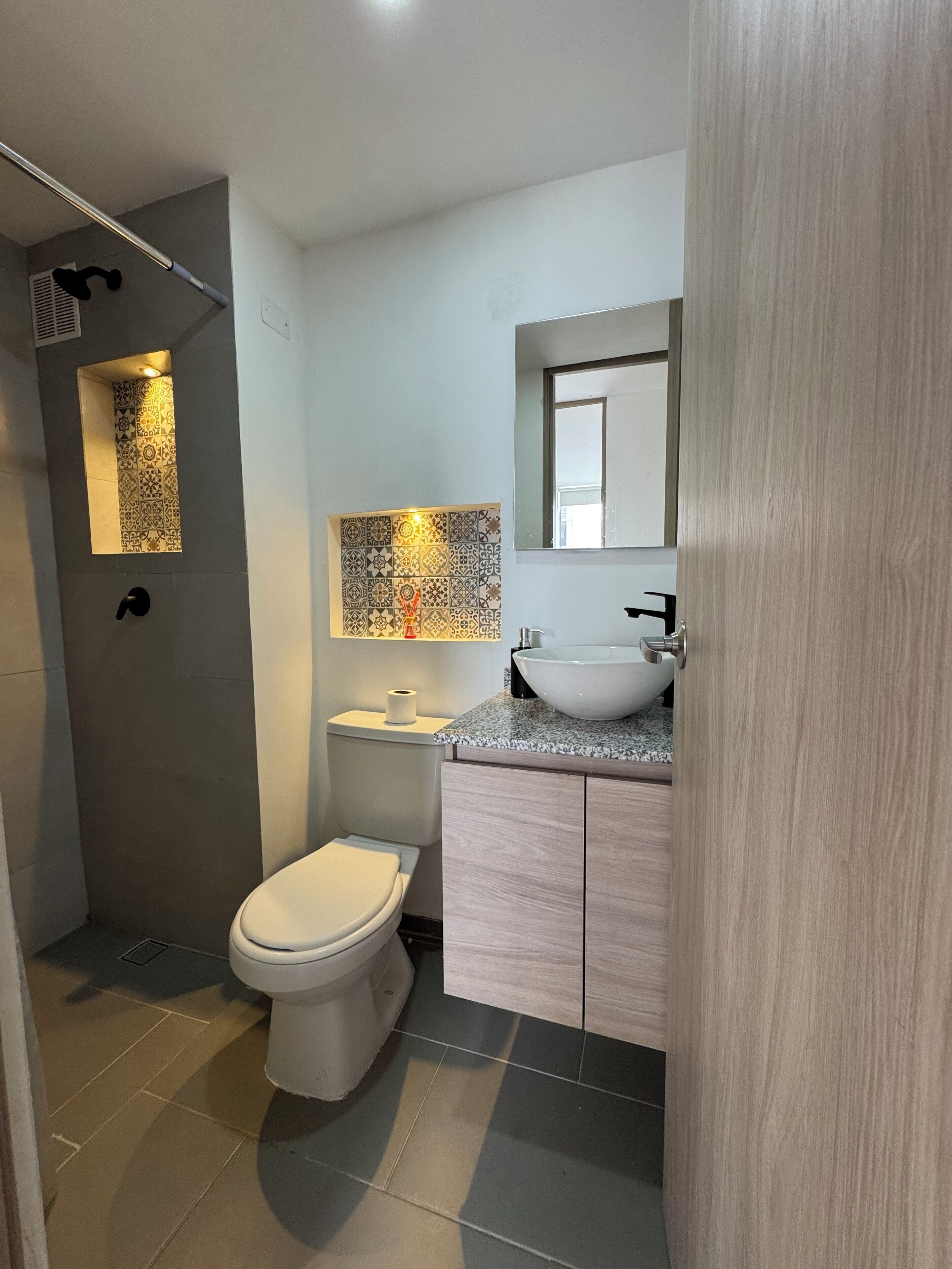 Bruser, håndklæder, Sæbe, Toiletpapir