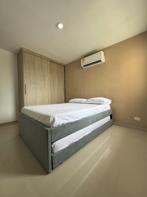 2 bedrooms, WiFi, bed sheets