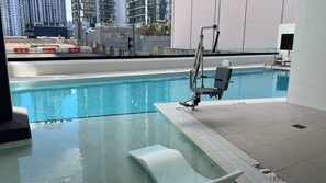 Piscina all'aperto, una piscina riscaldata