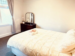 4 Schlafzimmer, Bügeleisen/Bügelbrett, kostenloses WLAN, Bettwäsche