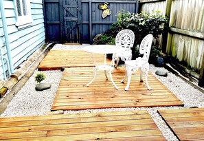 Outdoor dining - Cozy house in the heart of City Central (Christchurch)