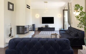 Smart TV - Amazing home in Koden with sauna (Koden)