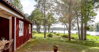 Beautiful home in Urshult with lake view