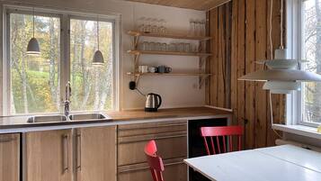 Réfrigérateur, four, plaque de cuisson, lave-vaisselle