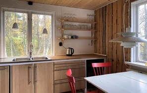 Kjøleskap, ovn, kokeplater og oppvaskmaskin