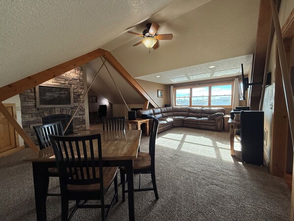 Living area - Spacious 2 Bed Apartment Above Local Business Near Downtown (Laramie)