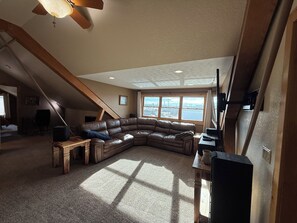 Living area - Spacious 2 Bed Apartment Above Local Business Near Downtown (Laramie)