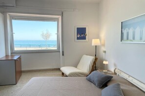 2 slaapkamers, een strijkplank/strijkijzer, gratis wifi, beddengoed