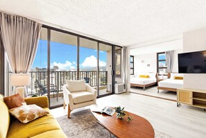 Smart TV - 30FL Partial Ocean View w/ Lanai, Pool & Parking (Honolulu)