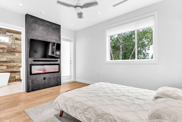 3 bedrooms, desk, iron/ironing board, free WiFi