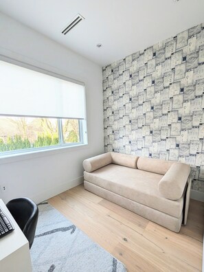 Smart TV, fireplace, DVD player, books